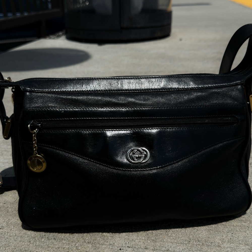 Authentic Gucci Large Black Leather Vintage Over-The-Shoulder Bag - Picture 7 of 14